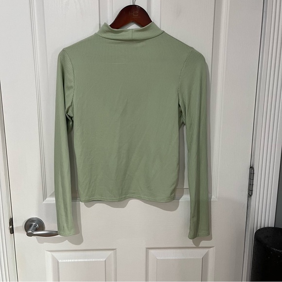 Olivia Rae light green long sleeve crop top size large - Picture 5 of 9